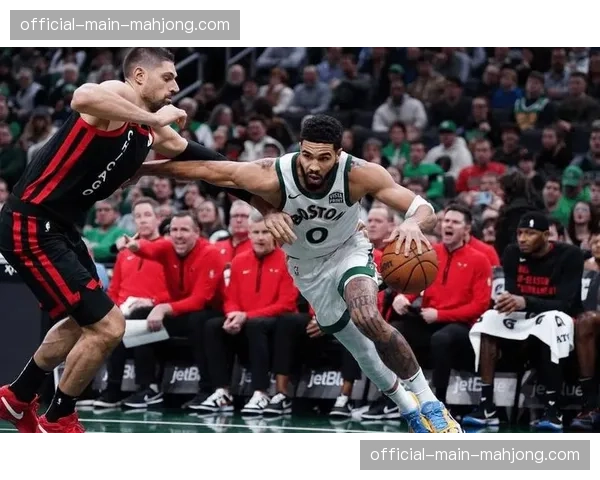 公牛爆冷击败凯尔特人，德罗赞关键中投锁定胜局